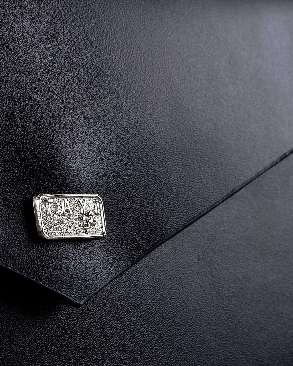 Tayi Classic Leather Clutch