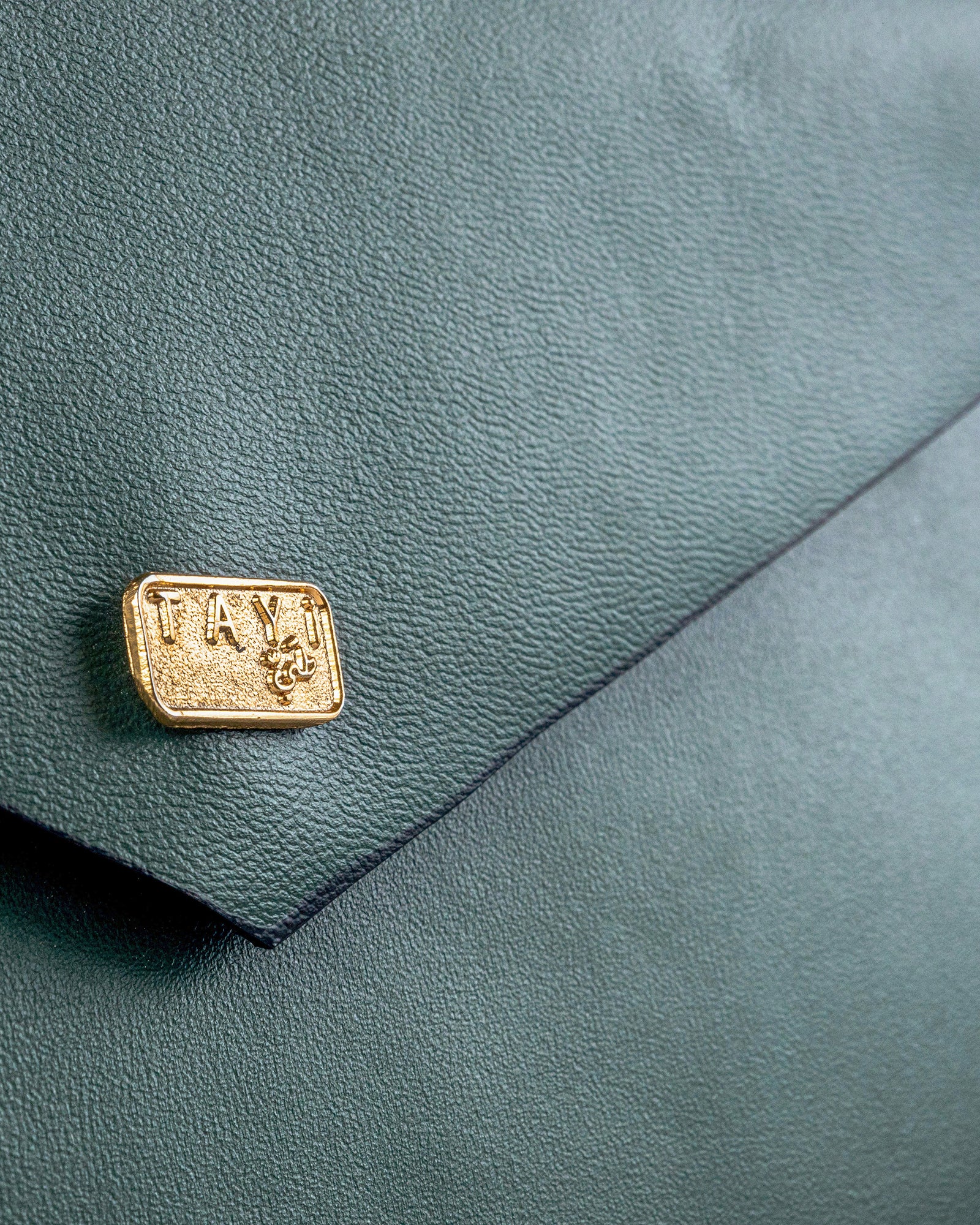 Tayi Classic Leather Clutch